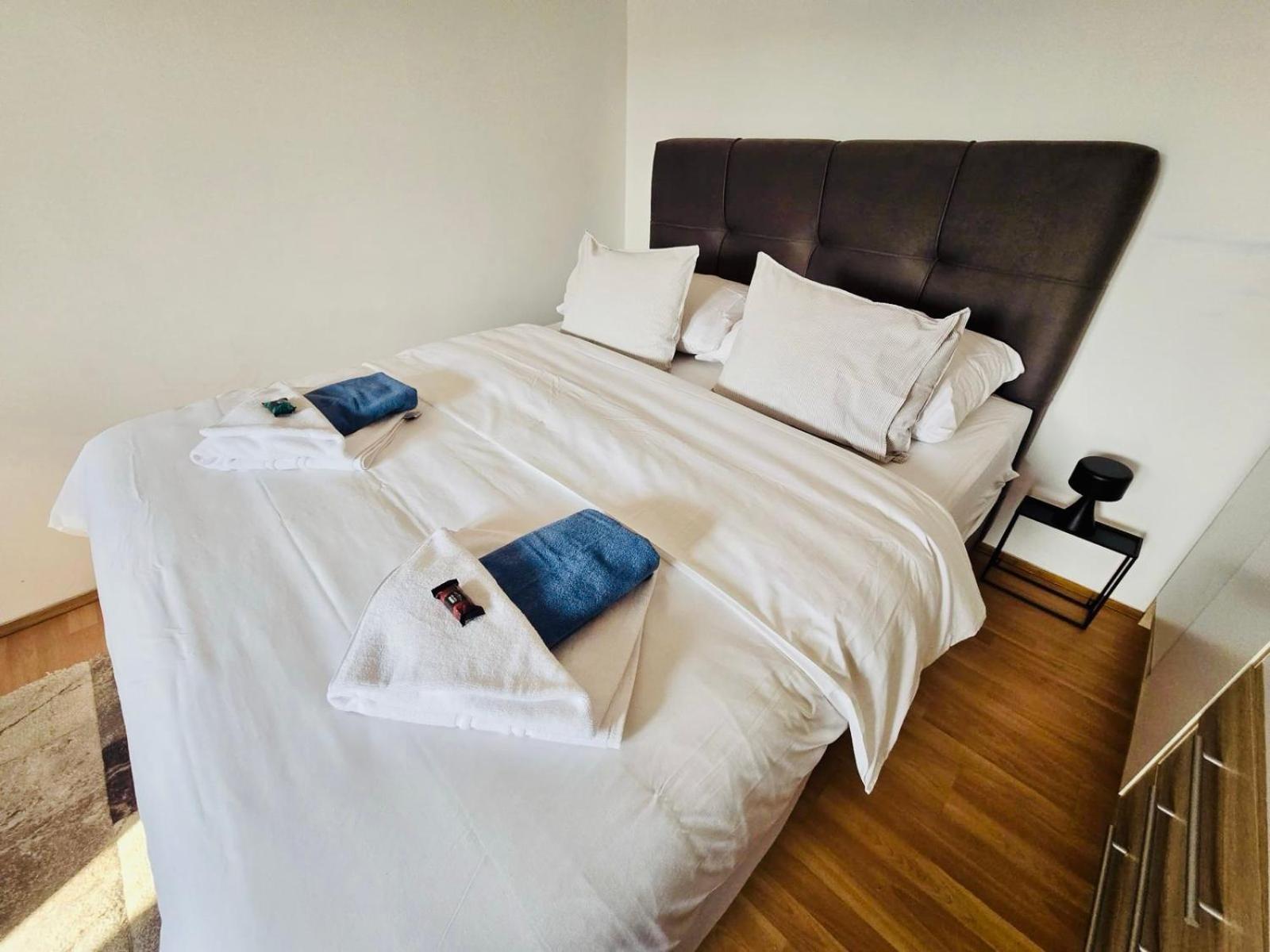 Fly By Suite - Zagreb Airport - 0-24H Self Check In&Out - Parking On Site เวลิคาโกริตซา ภายนอก รูปภาพ