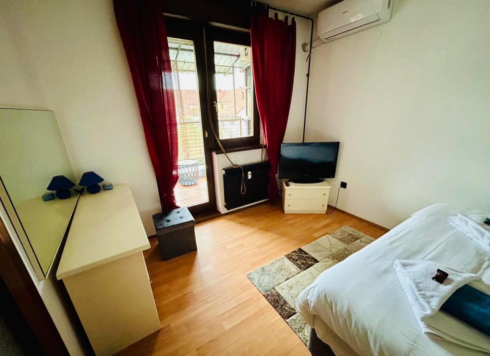Fly By Suite - Zagreb Airport - 0-24H Self Check In&Out - Parking On Site เวลิคาโกริตซา ภายนอก รูปภาพ