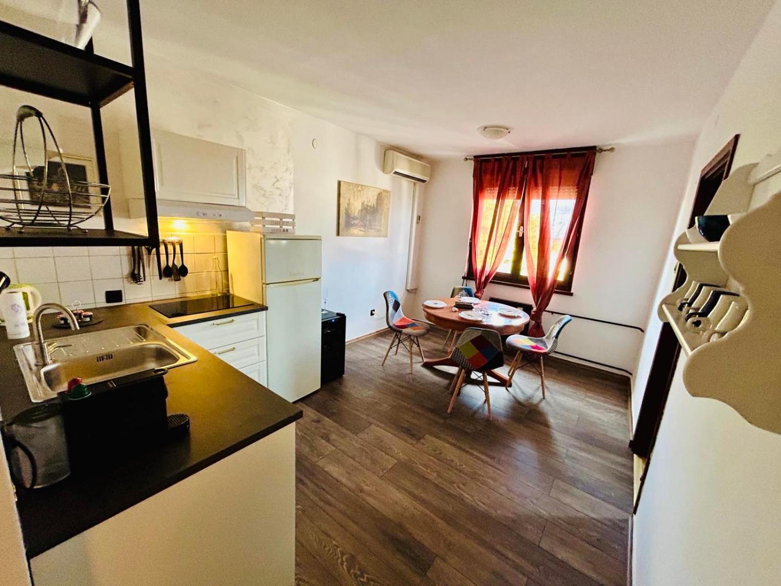 Fly By Suite - Zagreb Airport - 0-24H Self Check In&Out - Parking On Site เวลิคาโกริตซา ภายนอก รูปภาพ